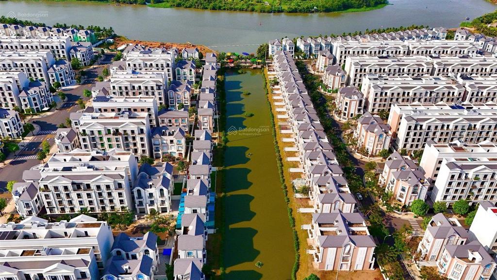 Biệt thự sen súng 250 m2 cần bán gấp giá 28 tỷ thuế ai nấy đóng  0938 703 ***