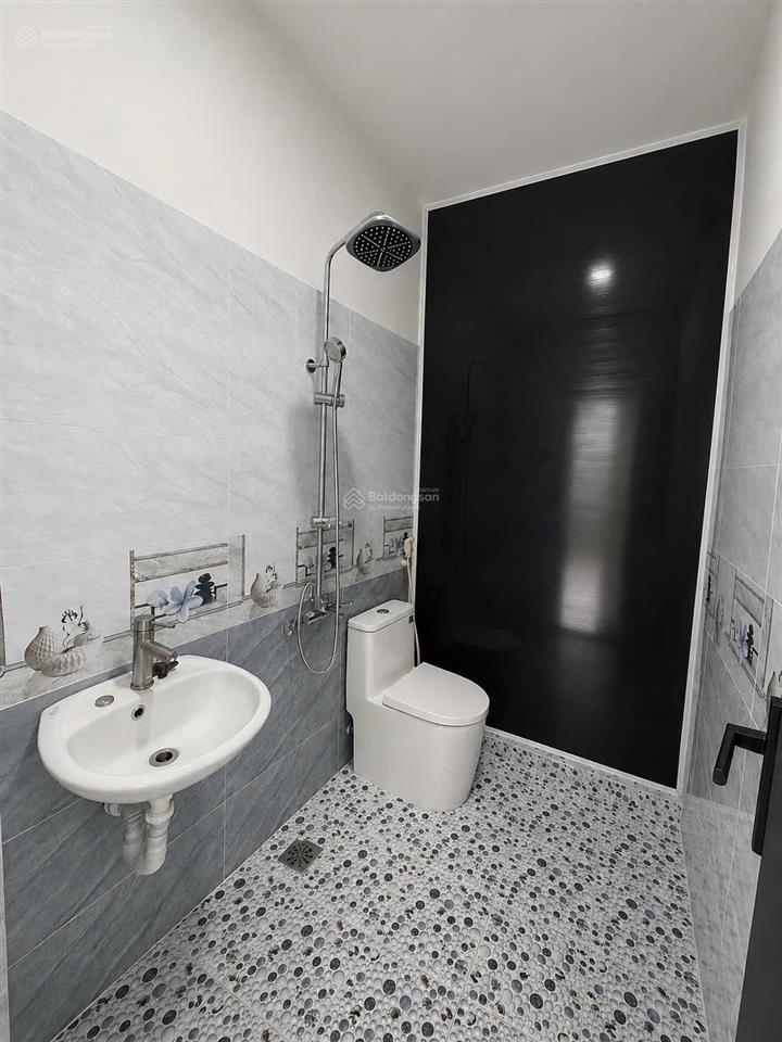 Cho thuê phòng trọ 35m2 tại đường nguyễn hữu cảnh, view đẹp, tốt.
