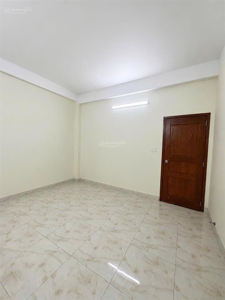 Cho thuê phòng trọ 35m2 tại đường nguyễn hữu cảnh, view đẹp, tốt.