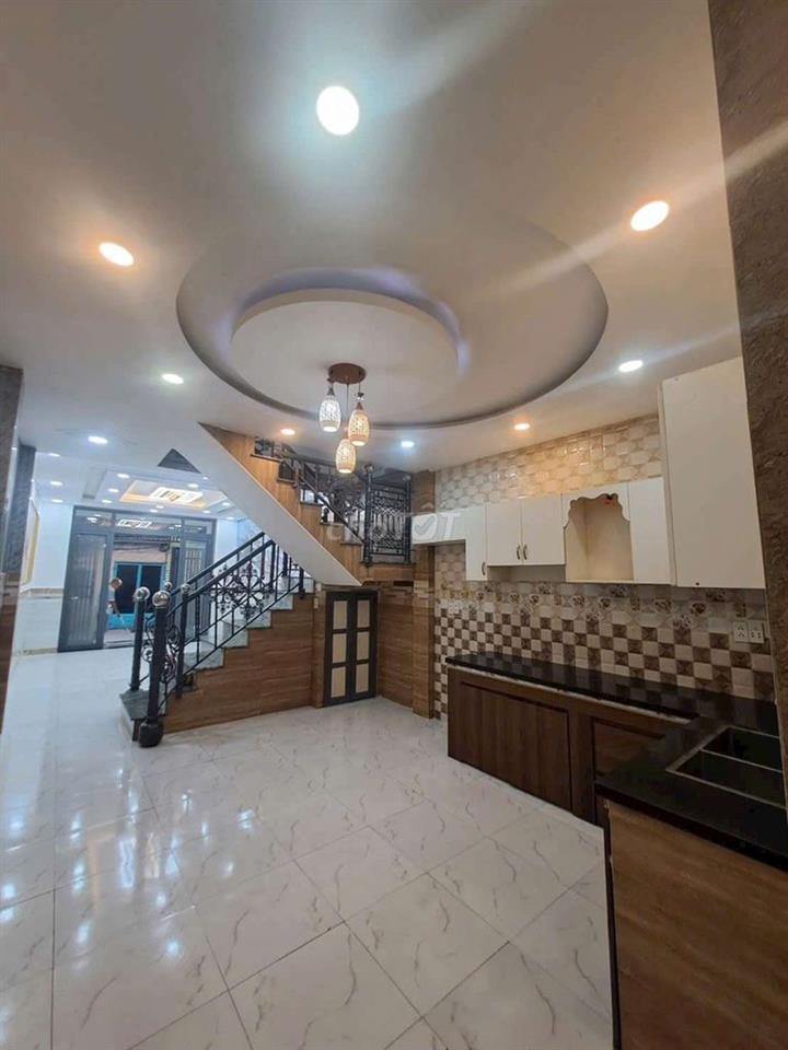 Nhỉnh  2 tỷ có nhà đẹp, trệt lầu 4x11,