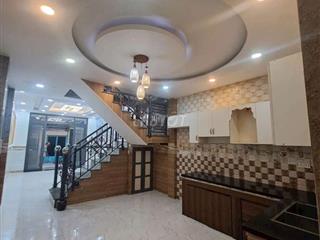 Nhỉnh  2 tỷ có nhà đẹp, trệt lầu 4x11,