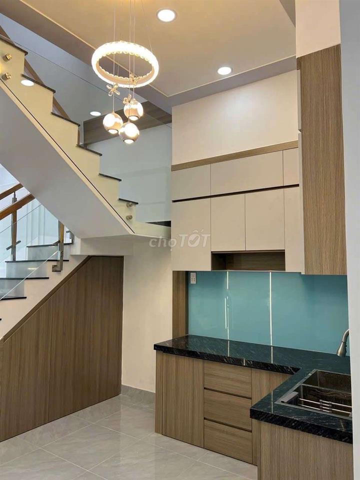 Nhỉnh  2 tỷ có nhà đẹp, trệt lầu 4x11,