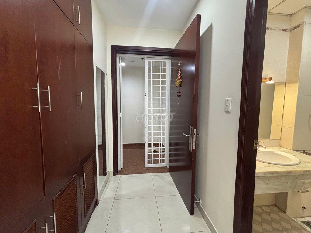 Chung cư Lữ Gia Plaza cho thuê căn 100m2, 3 phòng,1 số nội thất ở liền