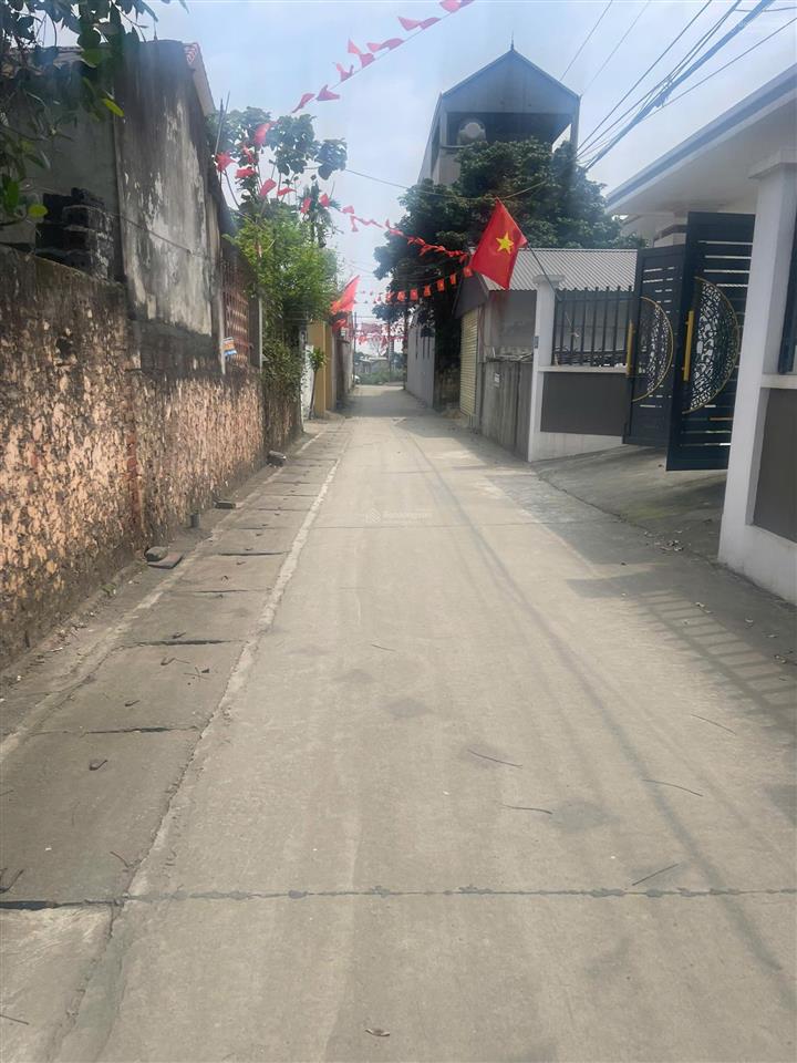 Tôi đang cần bán lô đất xã tân tiến ngay ngã tư chợ gốt, quốc lộ 6 đông sơn