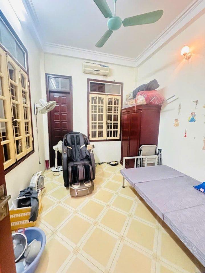 12.6 TỶ CHÍNH CHỦ BÁN NHÀ 40M2 PHÂN LÔ XUÂN THỦY - ÔTÔ TRÁNH VÀO NHÀ - LÔ GÓC 3 MẶT TIỀN