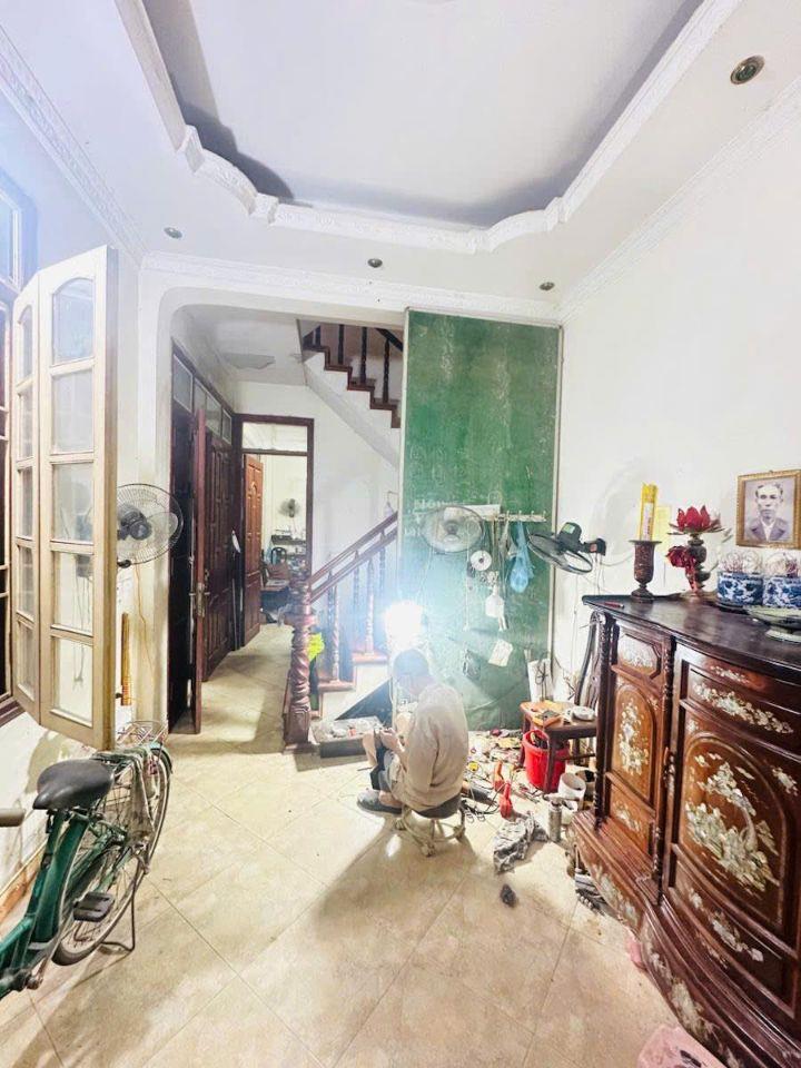 12.6 TỶ CHÍNH CHỦ BÁN NHÀ 40M2 PHÂN LÔ XUÂN THỦY - ÔTÔ TRÁNH VÀO NHÀ - LÔ GÓC 3 MẶT TIỀN