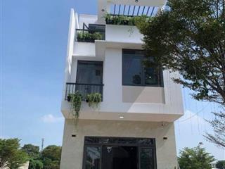 Cần bán nhà ngay vòng xoay Kim Hằng, Tân Uyên, 1 trệt 2 lầu 75m², giá chỉ 2 tỷ