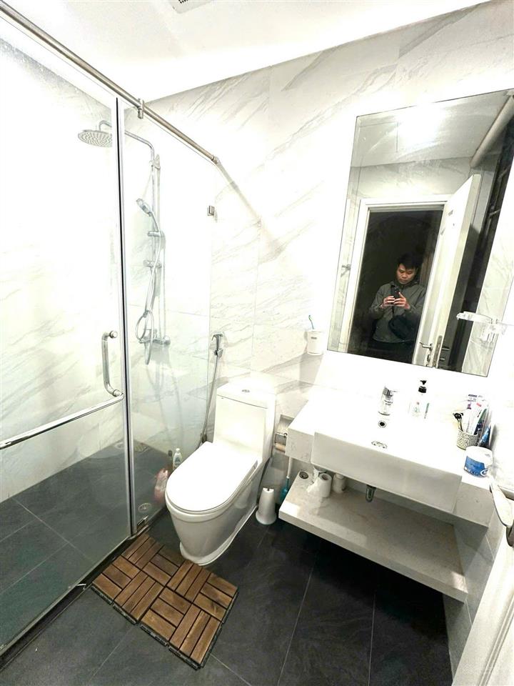 Gia đình cần cho thuê căn hộ 4pn view ôm trọn hồ tây giá tốt