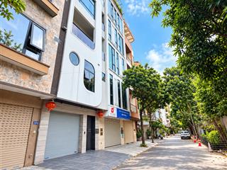 Hơn 20 tỷ, nhà phân lô tqh cầu giấy, thang máy, ngõ thông ô tô tránh, vỉa hè khủng, dt65m7tmt5m.