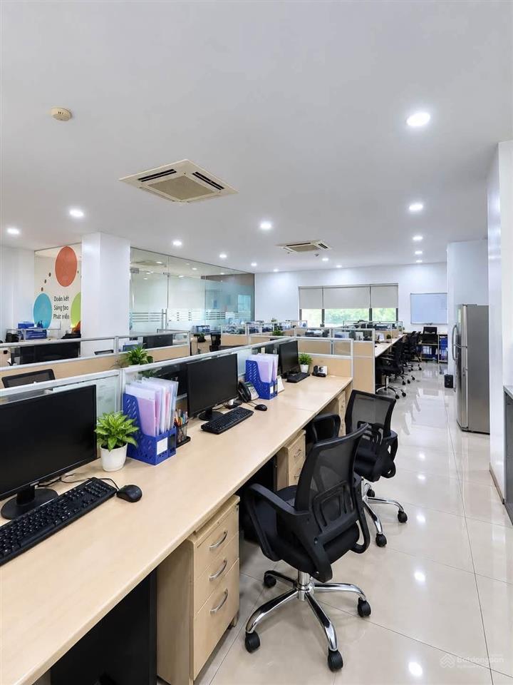 Tòa nhà mặt phố trung tâm cầu giấy lô góc 2 mặt đường, 7 tầng 2 thang máy, có hầm. kinh doanh đỉnh