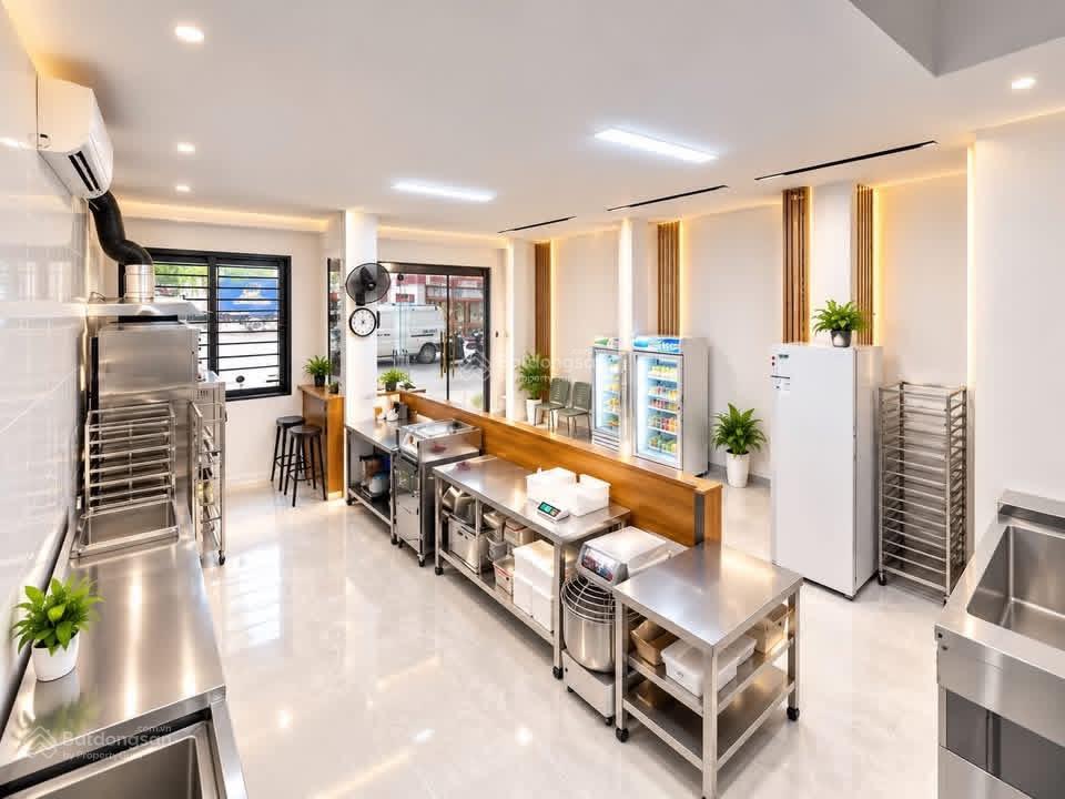 Chỉ hơn 30 tỷ.toà nhà thang máy,vạn phúc đội cấn lô góc 2 mặt ngõ thông ô tô tránh,kinh doanh tốt