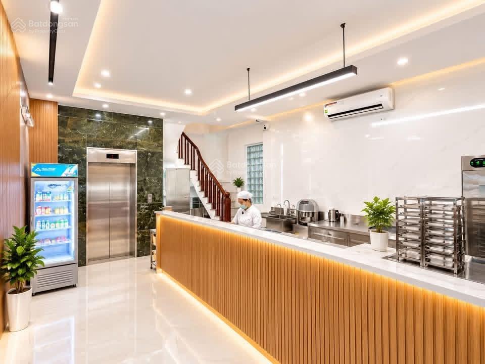 Chỉ hơn 30 tỷ.toà nhà thang máy,vạn phúc đội cấn lô góc 2 mặt ngõ thông ô tô tránh,kinh doanh tốt