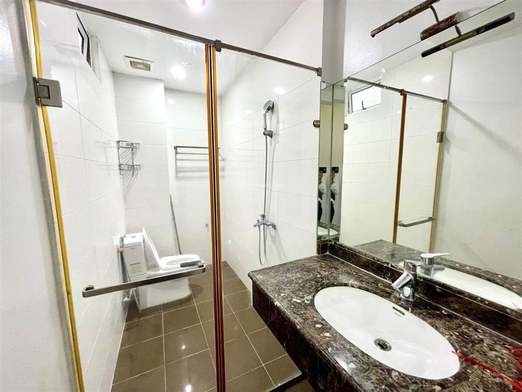 Chỉ hơn 30 tỷ.toà nhà thang máy,vạn phúc đội cấn lô góc 2 mặt ngõ thông ô tô tránh,kinh doanh tốt