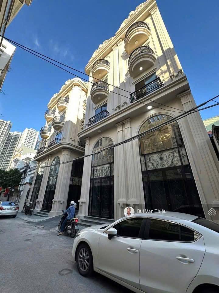Nhà phố thiên lôi 5 tầng thang máy, cạnh aeon mall, ô tô đỗ cửa ngày đêm