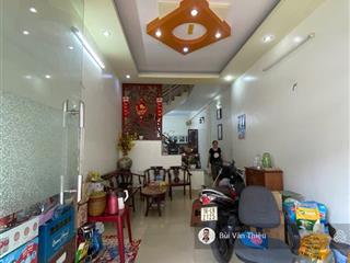 Nhà 4 tầng mặt đường miếu hai xã , vị trí đẹp , vỉa hè rộng rãi