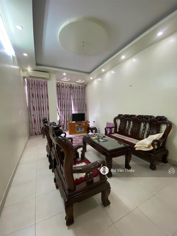 Nhà 4 tầng mặt đường miếu hai xã, vị trí đẹp, vỉa hè rộng rãi