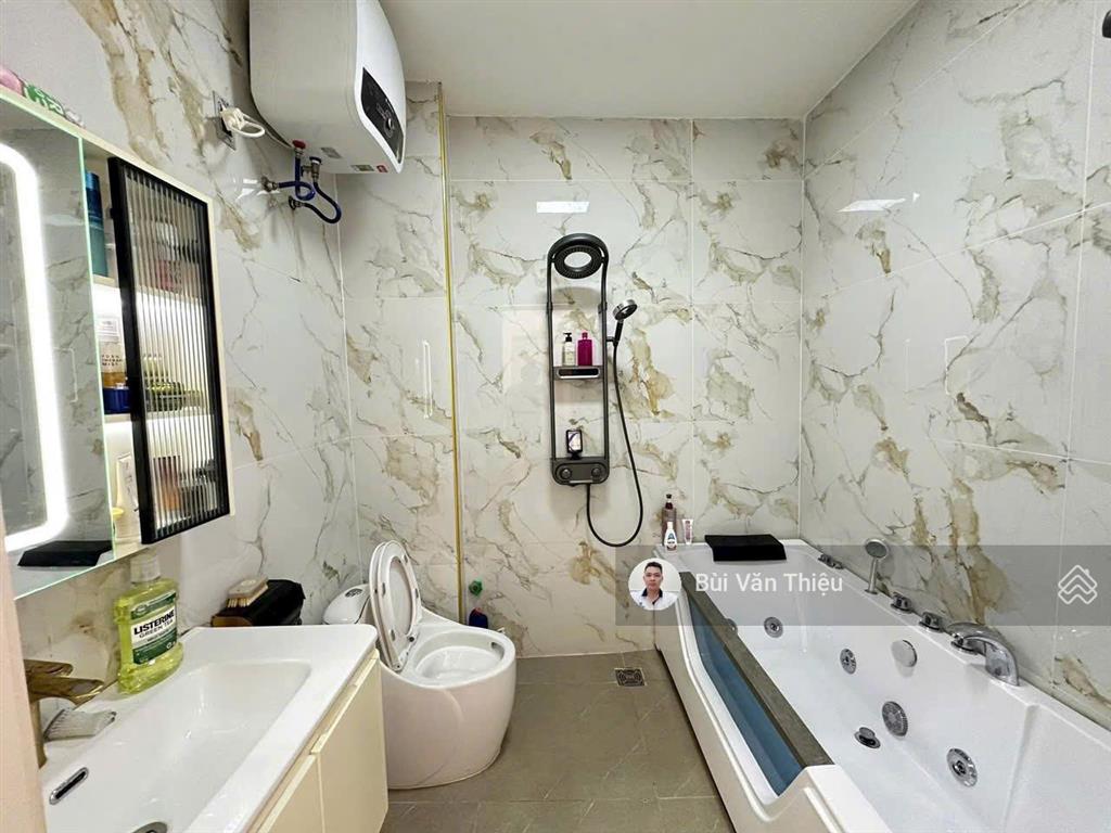 Nhà mặt đường chùa hàng lô góc cực đẹp, đầy đủ nội thất cao cấp
