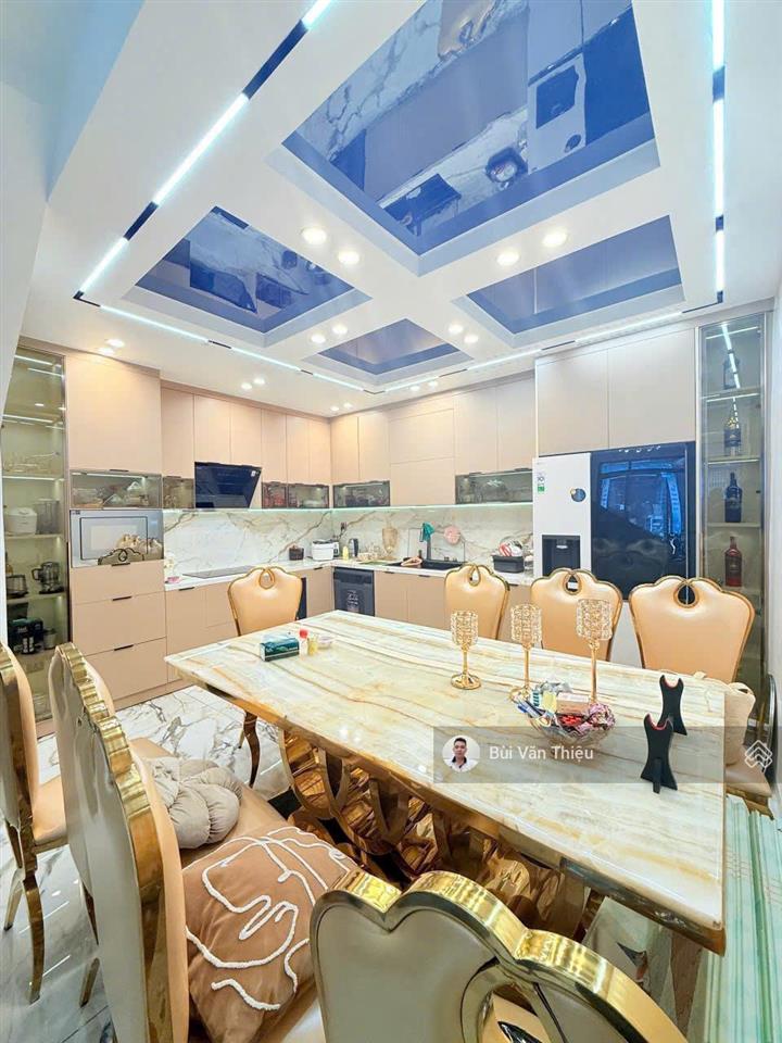 Nhà mặt đường chùa hàng lô góc cực đẹp, đầy đủ nội thất cao cấp