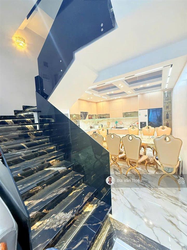 Nhà mặt đường chùa hàng lô góc cực đẹp, đầy đủ nội thất cao cấp