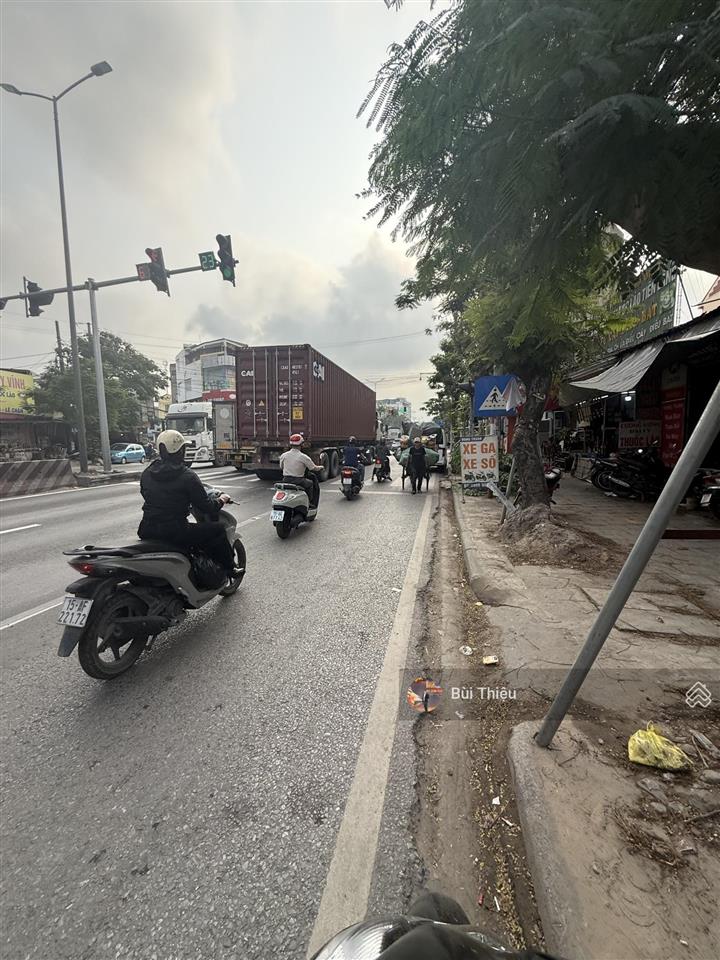 Mặt đường nguyễn văn linh  ngay ngã 4 phúc tăng đang cho thuê kinh doanh