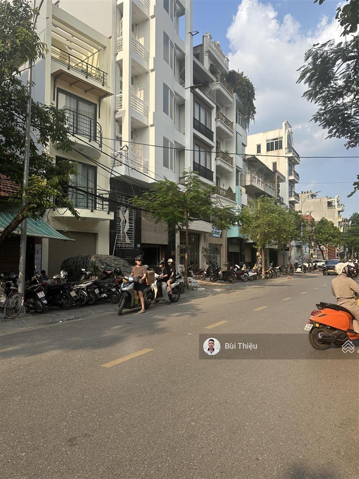 Mặt đường đào nhuận, diện tích 90m2 ngang 4,5m vị trí cực đẹp