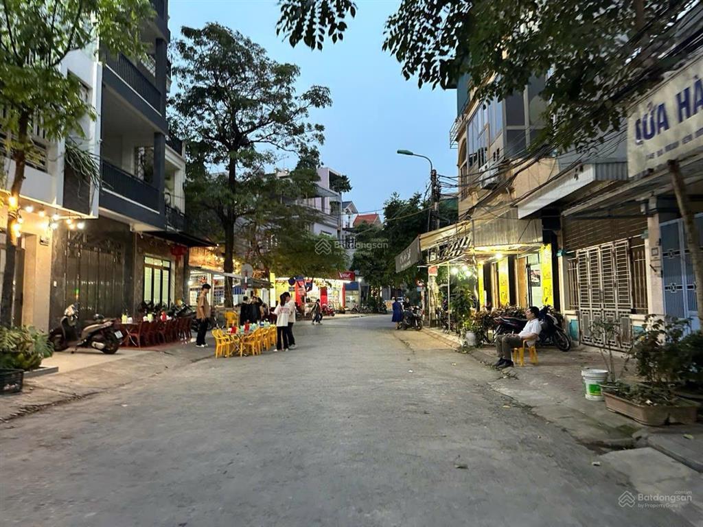 Mặt đường đào nhuận, diện tích 90m2 ngang 4,5m vị trí cực đẹp