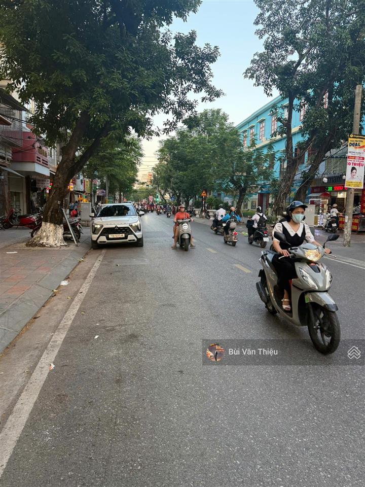 Bán nhà mặt phố hai bà trưng  vị trí đẹp, kinh doanh tốt