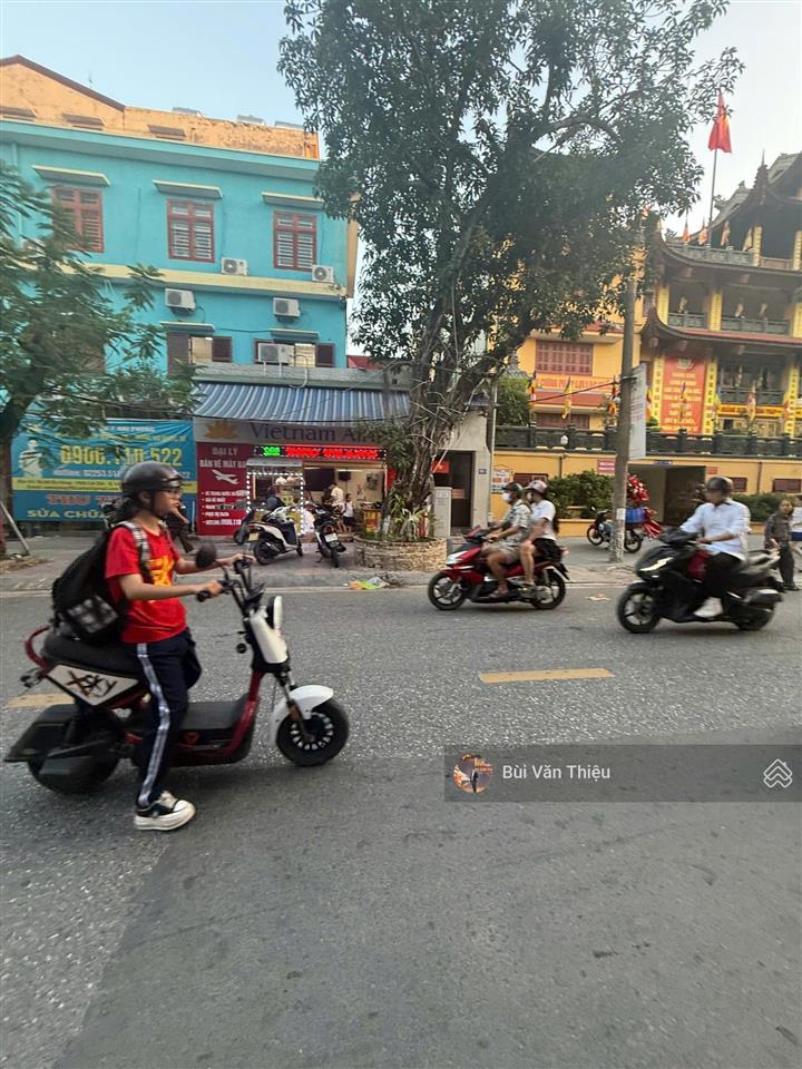 Bán nhà mặt phố hai bà trưng  vị trí đẹp, kinh doanh tốt