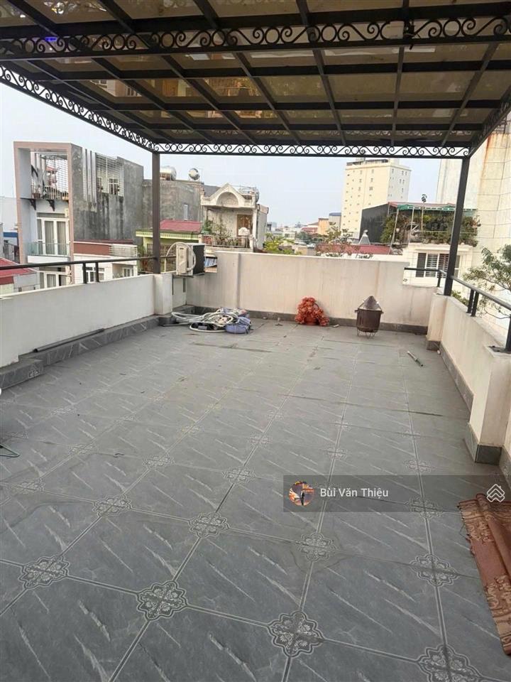 Nhà mặt đường lô góc dư hàng  thang máy 650 kg  vị trí cực kỳ đắc địa