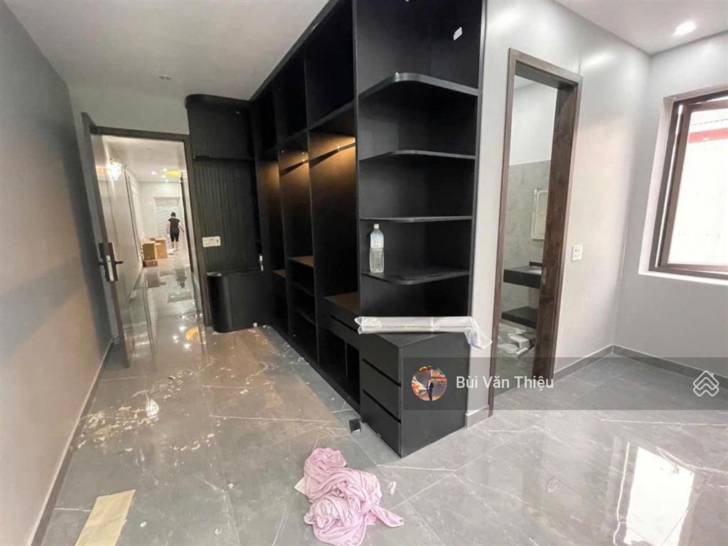 Nhà mặt đường lô góc dư hàng  thang máy 650 kg  vị trí cực kỳ đắc địa