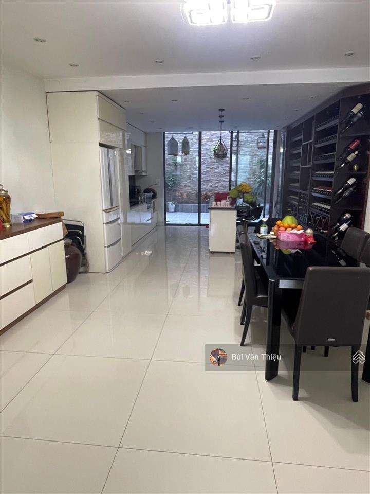 Mặt phố hai bà trưng  115,6m2, ngang 4,7m, nhà đẹp 4,5 tầng