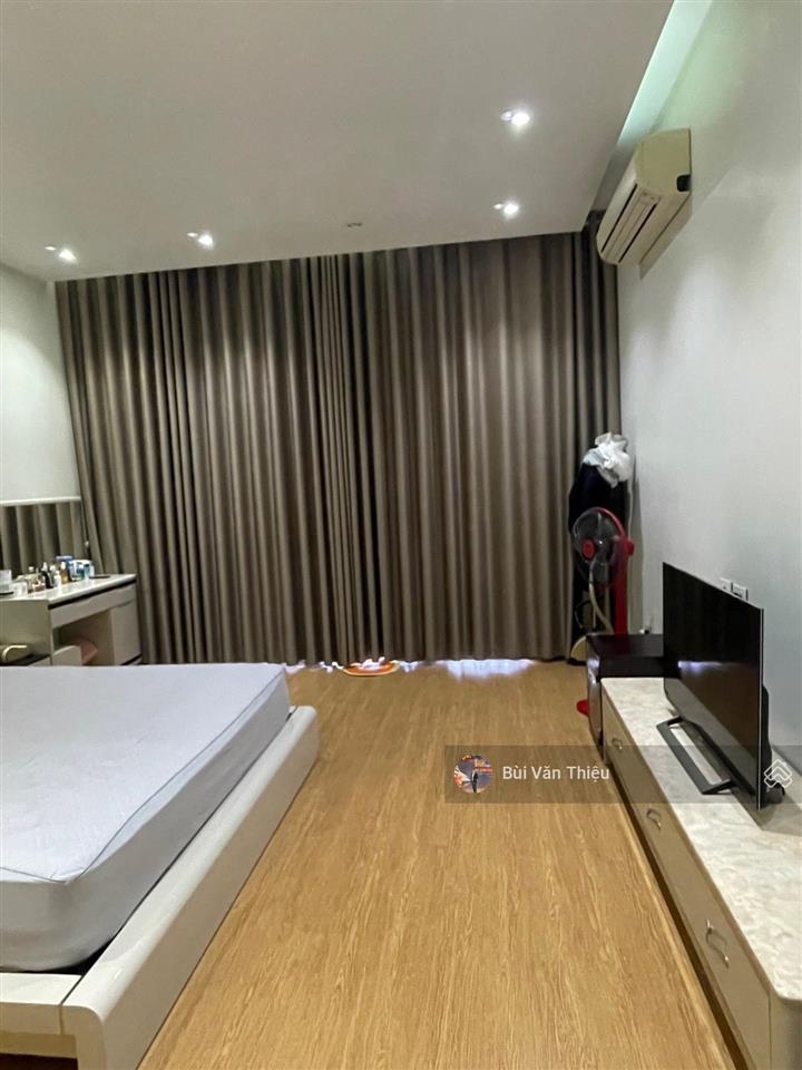 Mặt phố hai bà trưng  115,6m2, ngang 4,7m, nhà đẹp 4,5 tầng