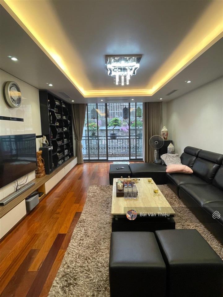 Mặt phố hai bà trưng  115,6m2, ngang 4,7m, nhà đẹp 4,5 tầng