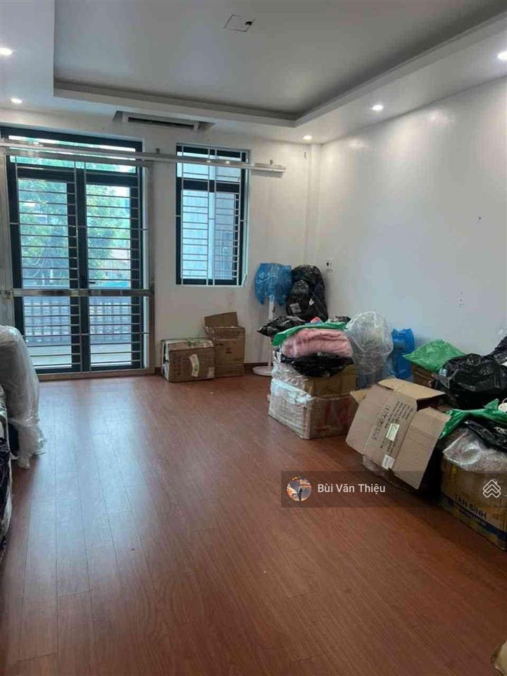 Hàng hiếm chợ hàng  mặt đường hoàng minh thảo, 2 mặt đường, thang máy, gara ô tô, dòng tiền tốt