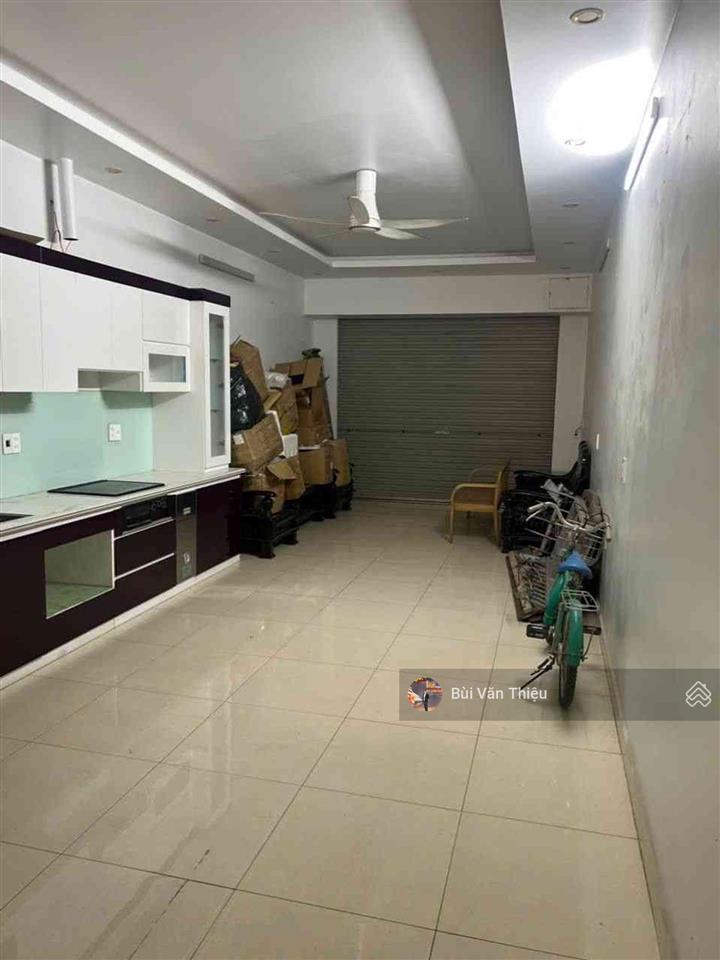 Hàng hiếm chợ hàng  mặt đường hoàng minh thảo, 2 mặt đường, thang máy, gara ô tô, dòng tiền tốt