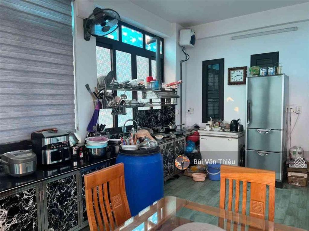 Hàng hiếm chợ hàng  mặt đường hoàng minh thảo, 2 mặt đường, thang máy, gara ô tô, dòng tiền tốt