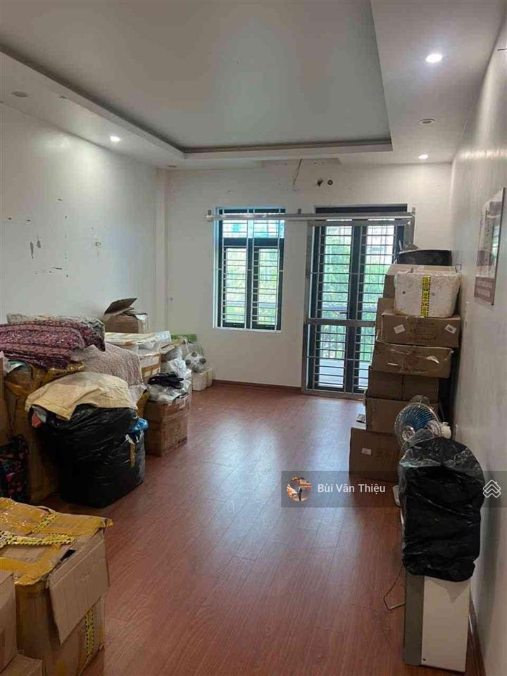 Hàng hiếm chợ hàng  mặt đường hoàng minh thảo, 2 mặt đường, thang máy, gara ô tô, dòng tiền tốt