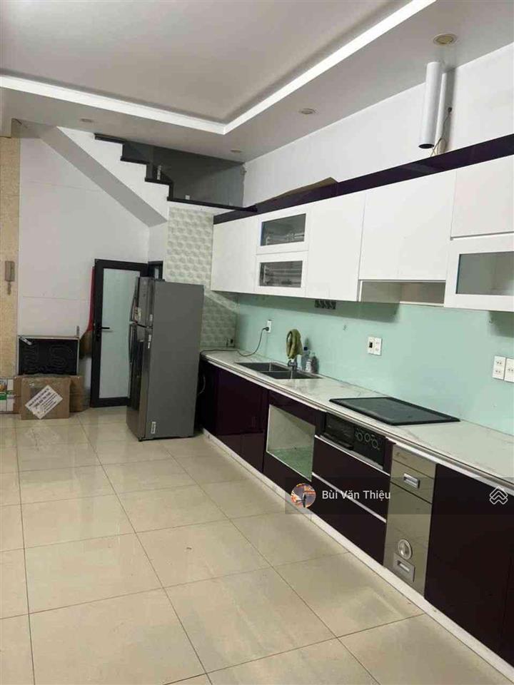 Hàng hiếm chợ hàng  mặt đường hoàng minh thảo, 2 mặt đường, thang máy, gara ô tô, dòng tiền tốt