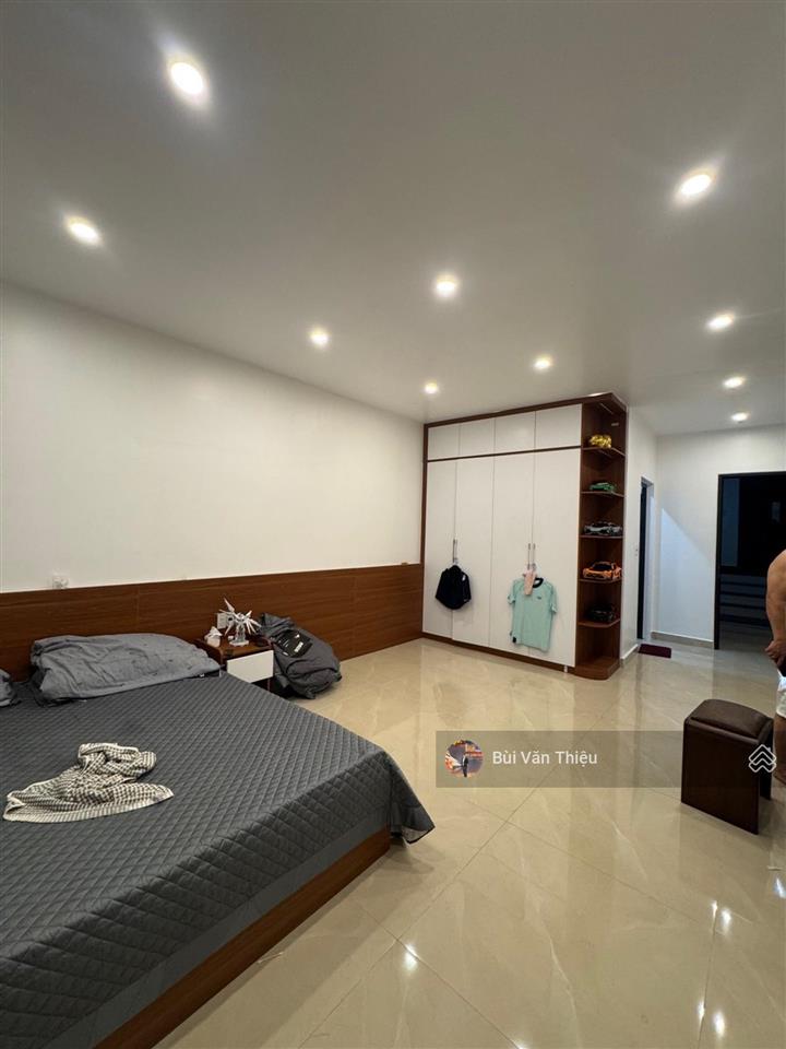 Bán nhà mặt đường hoàng ngọc phách  kinh doanh sầm uất, kết nối giao thông cực thuận tiện