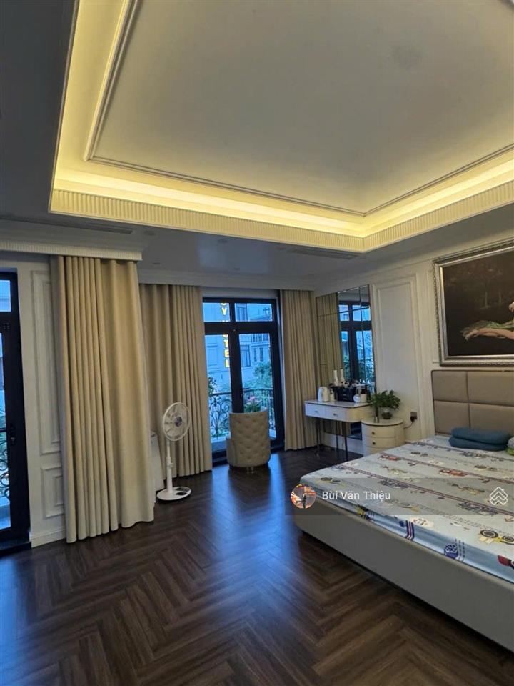 Nhà mặt phố nguyễn tất tố  5 tầng thang máy, full nội thất cao cấp