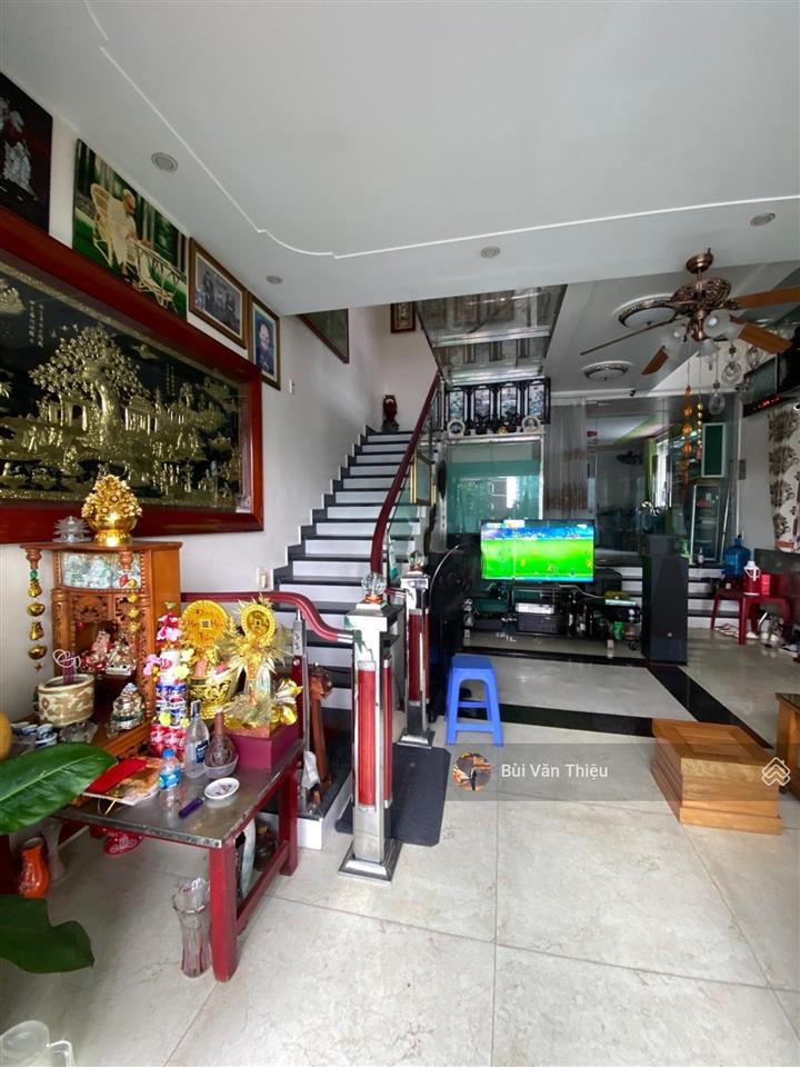 Bán nhà mặt phố hồng bàng  vị trí đắc địa, lô góc 3 mặt thoáng