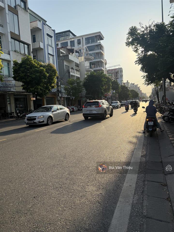 Nhà 5 tầng mặt đường tô hiệu  135m2  có thang máy cực đẹp