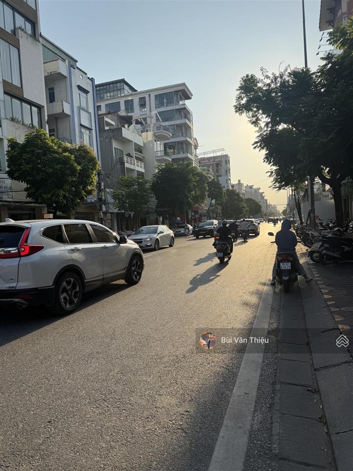 Nhà 5 tầng mặt đường tô hiệu  135m2  có thang máy cực đẹp