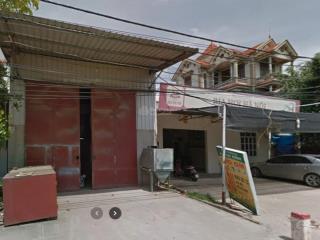 Nhà xây dựng dạng nhà kho/kios kinh doanh mặt tiền, với kích thước 7x20m, sàn tầng 2 rộng 50m2