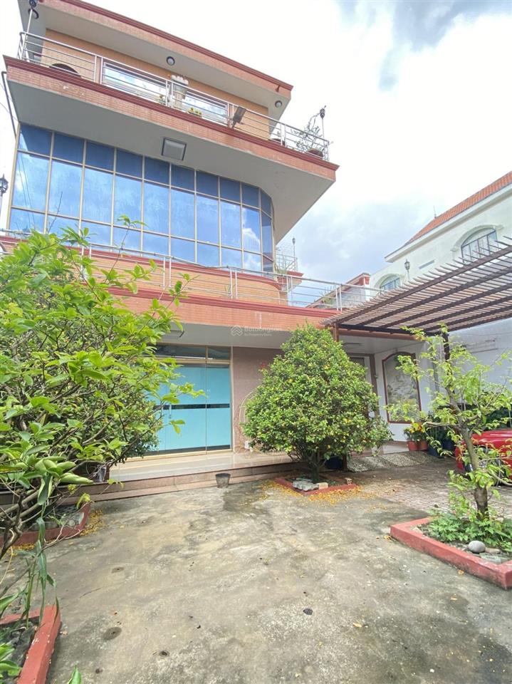 Bán biệt thự trung tâm bình dương  426m2, có sân vườn, kiot sẵn, mặt tiền lớn