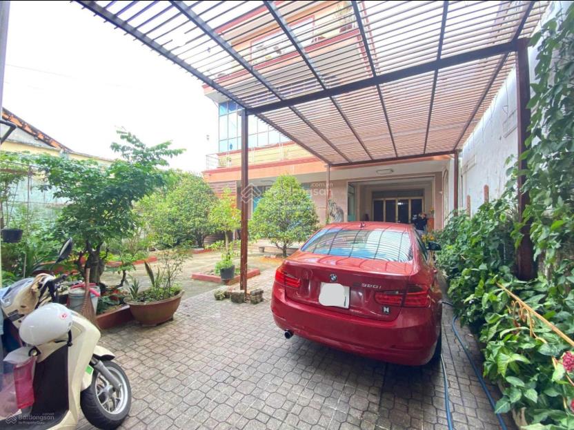 Bán biệt thự trung tâm bình dương  426m2, có sân vườn, kiot sẵn, mặt tiền lớn