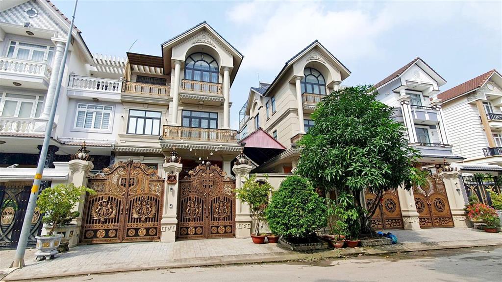 Bán nhà mặt tiền 4 tầng ngang 7m kdc bình hưng tặng nội thất lung linh đối diện bến xe quận 8