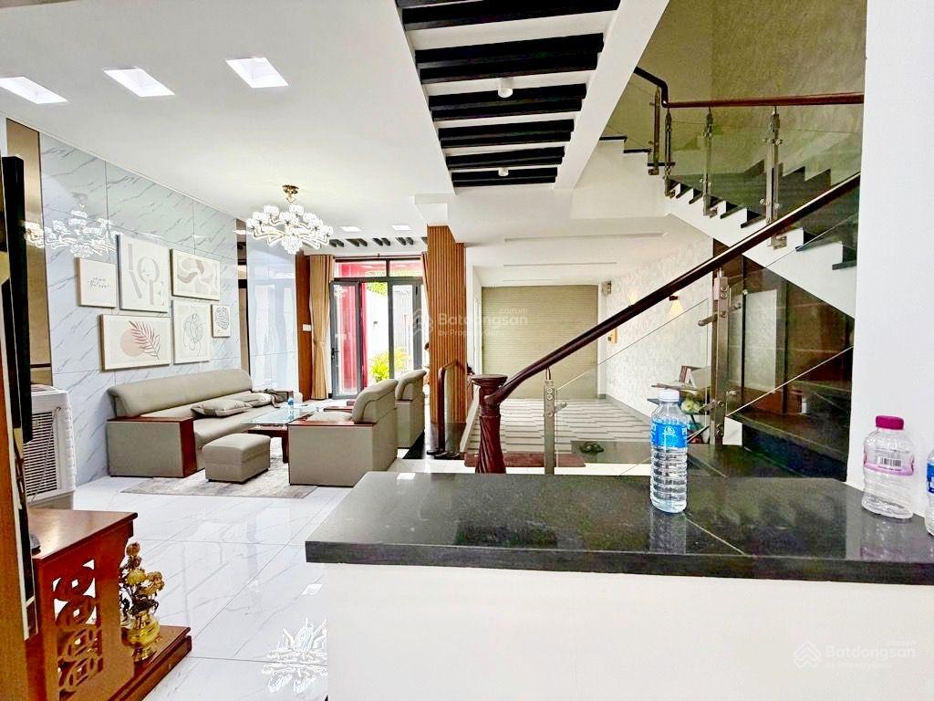 Bán nhà mặt tiền 4 tầng ngang 7m kdc bình hưng tặng nội thất lung linh đối diện bến xe quận 8