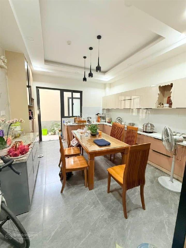 Giáp quận 5, nhà 4 tầng đường bình đông ngang 4m hoàn công đủ tặng nội thất ở ngay
