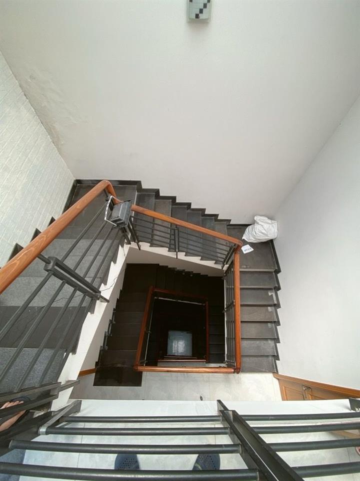 Hẻm xe hơi chợ Rạch Ông, 5 tầng kiên cố, Thang Máy, Âu Dương Lân- 0931172218